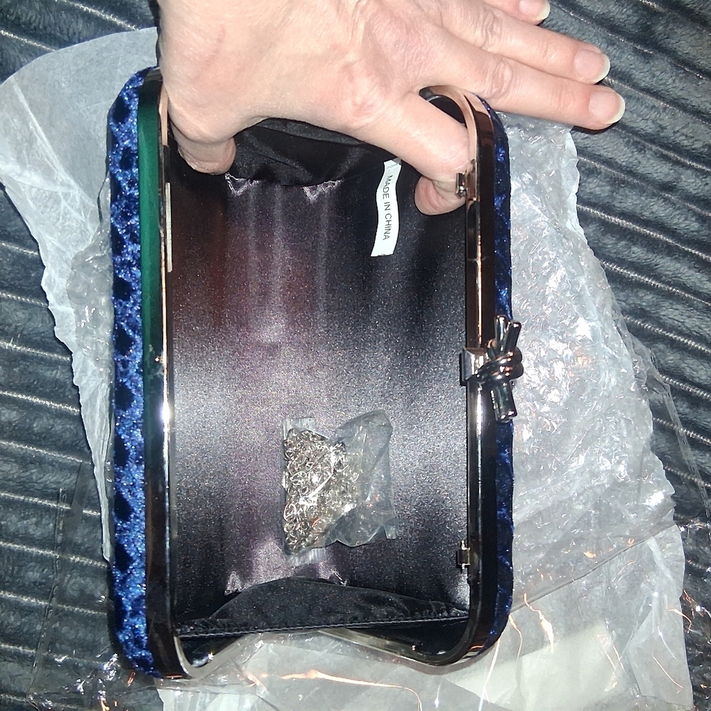 🐎NEW!  Dark Blue Velvet Clutch - Picture 6 of 6